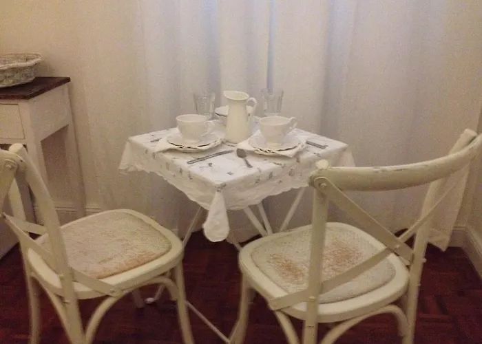 Bed & Breakfast Out Of Time *